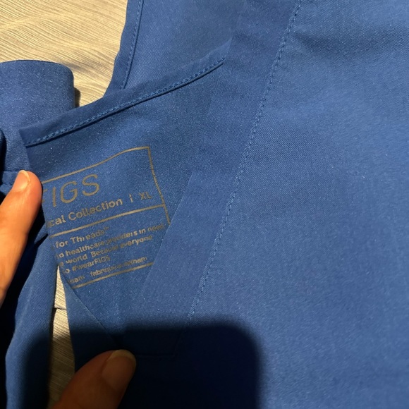 2 fig royal blue tops XL and 3 pair of royal blue bottoms 2 jogger 1 regular LG - Picture 2 of 6